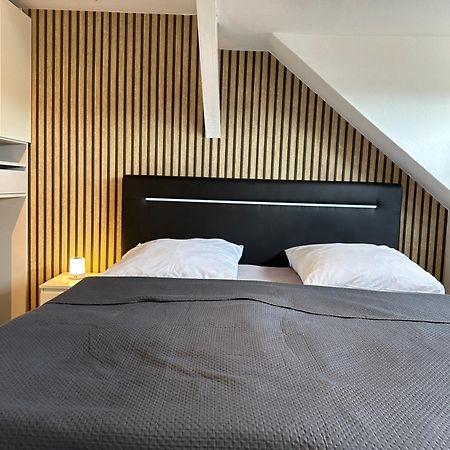 Schoenes City-Apartment Mit 2 Schlafzimmer, Parkplatz, Ruhig Und Hell, D46-Dg Oldenburg Esterno foto