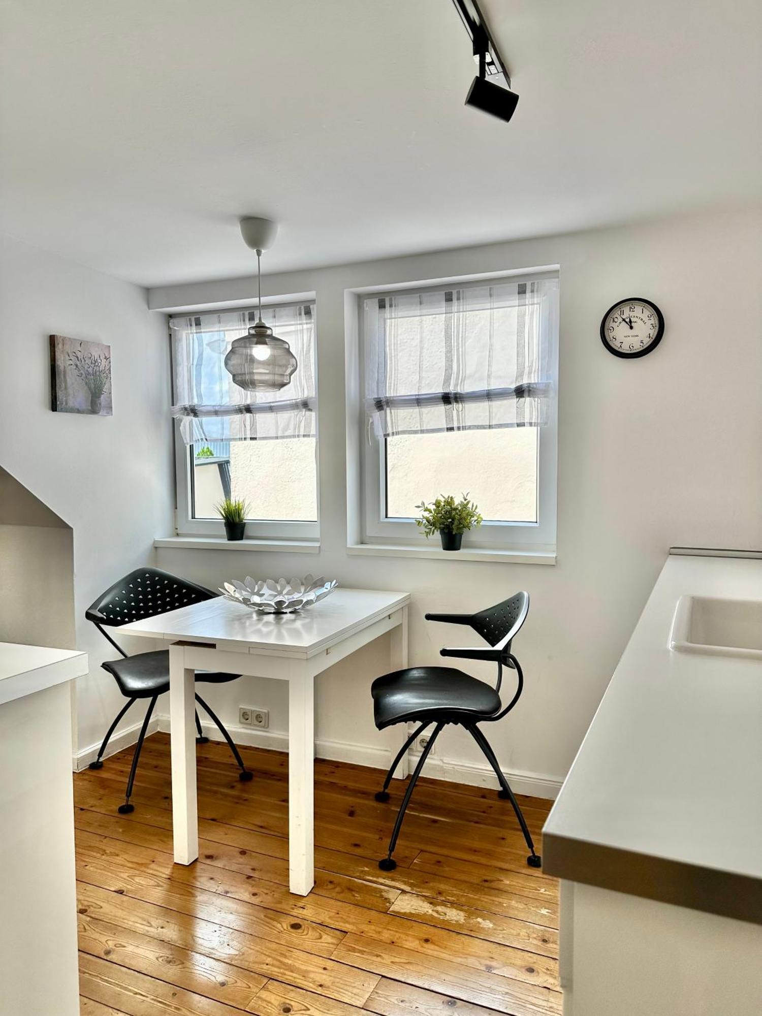 Schoenes City-Apartment Mit 2 Schlafzimmer, Parkplatz, Ruhig Und Hell, D46-Dg Oldenburg Esterno foto