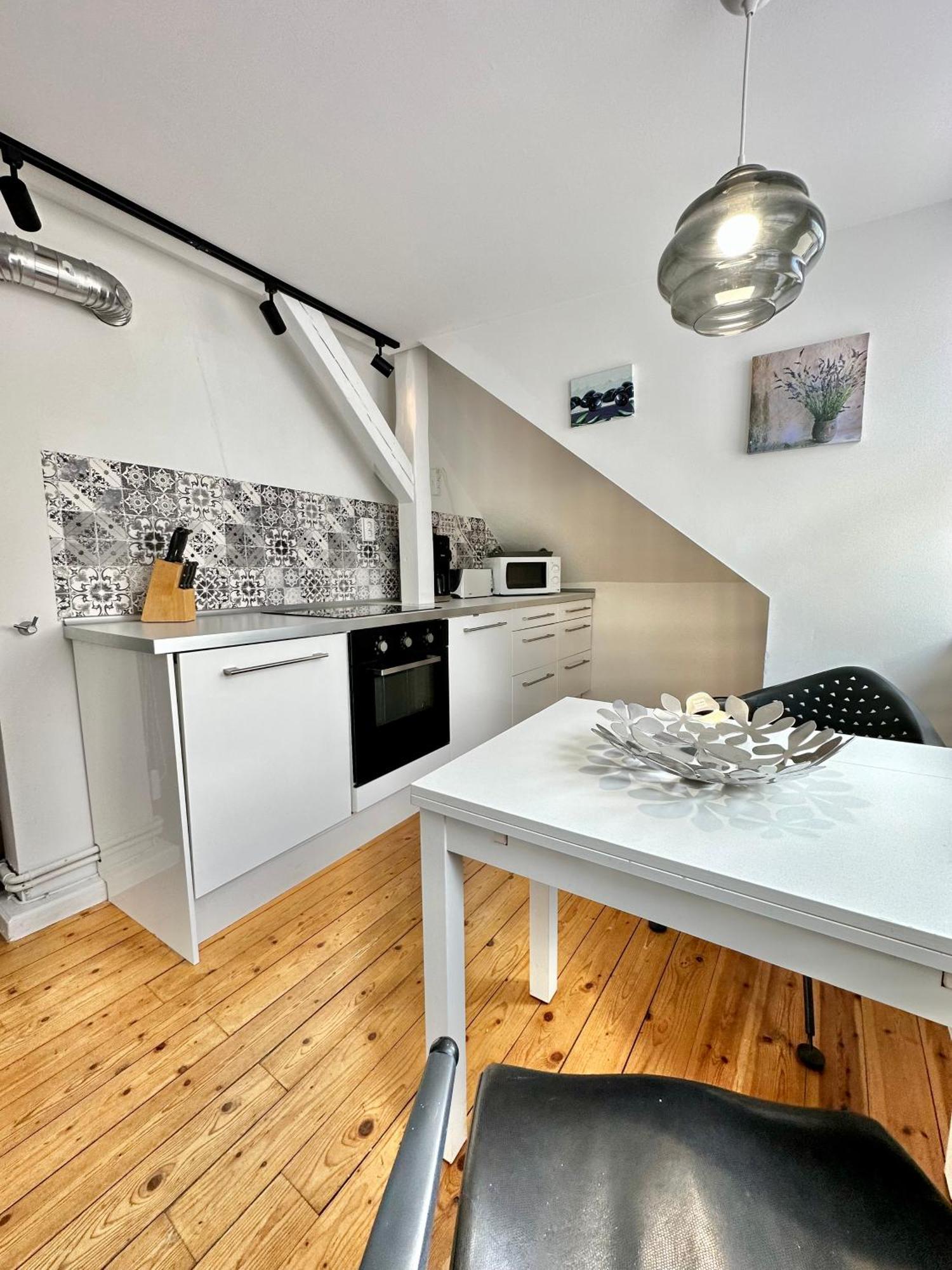 Schoenes City-Apartment Mit 2 Schlafzimmer, Parkplatz, Ruhig Und Hell, D46-Dg Oldenburg Esterno foto