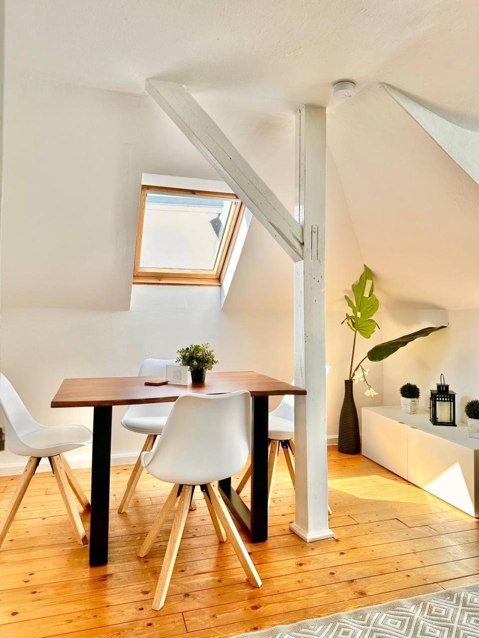 Schoenes City-Apartment Mit 2 Schlafzimmer, Parkplatz, Ruhig Und Hell, D46-Dg Oldenburg Esterno foto