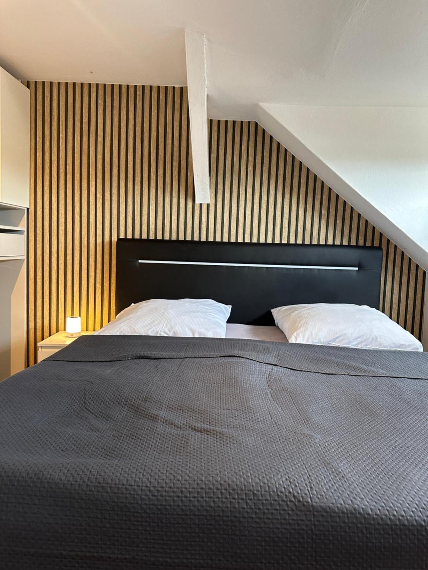 Schoenes City-Apartment Mit 2 Schlafzimmer, Parkplatz, Ruhig Und Hell, D46-Dg Oldenburg Esterno foto