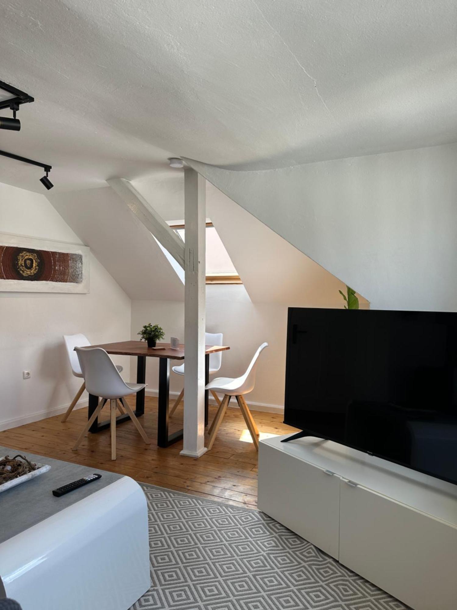 Schoenes City-Apartment Mit 2 Schlafzimmer, Parkplatz, Ruhig Und Hell, D46-Dg Oldenburg Esterno foto