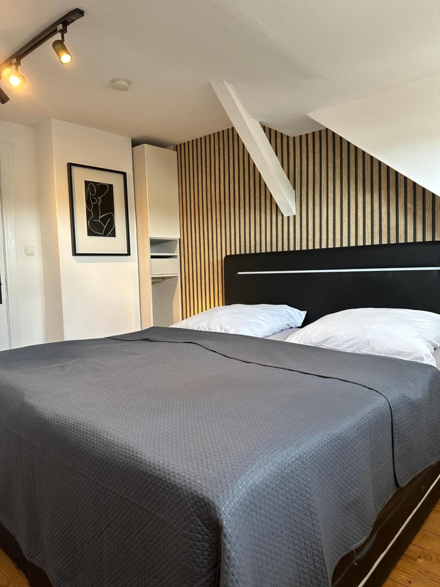 Schoenes City-Apartment Mit 2 Schlafzimmer, Parkplatz, Ruhig Und Hell, D46-Dg Oldenburg Esterno foto