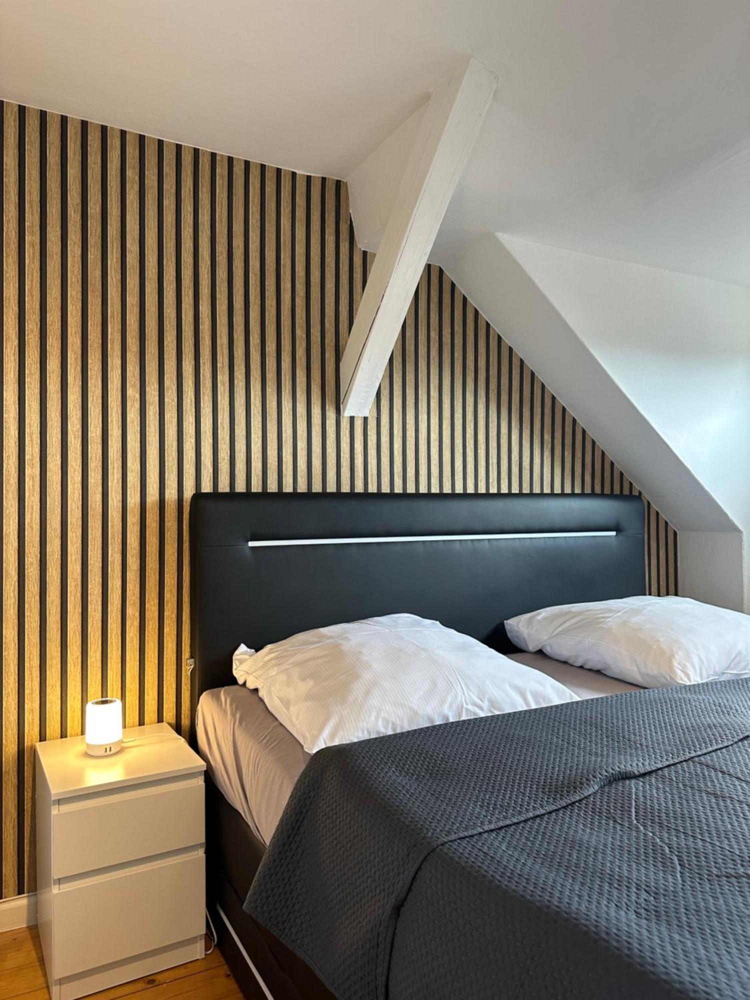 Schoenes City-Apartment Mit 2 Schlafzimmer, Parkplatz, Ruhig Und Hell, D46-Dg Oldenburg Esterno foto